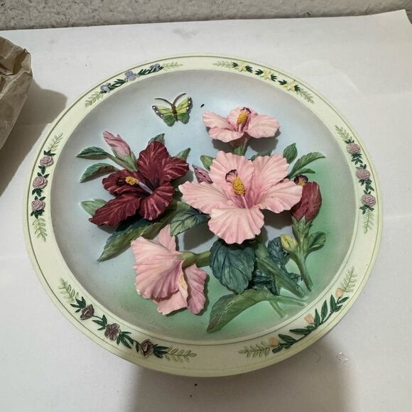Vtg Lena Liu's 7" Beautiful Garden 3D Plate  hibiscus GARDEN Bradford Exchange - Picture 1 of 5